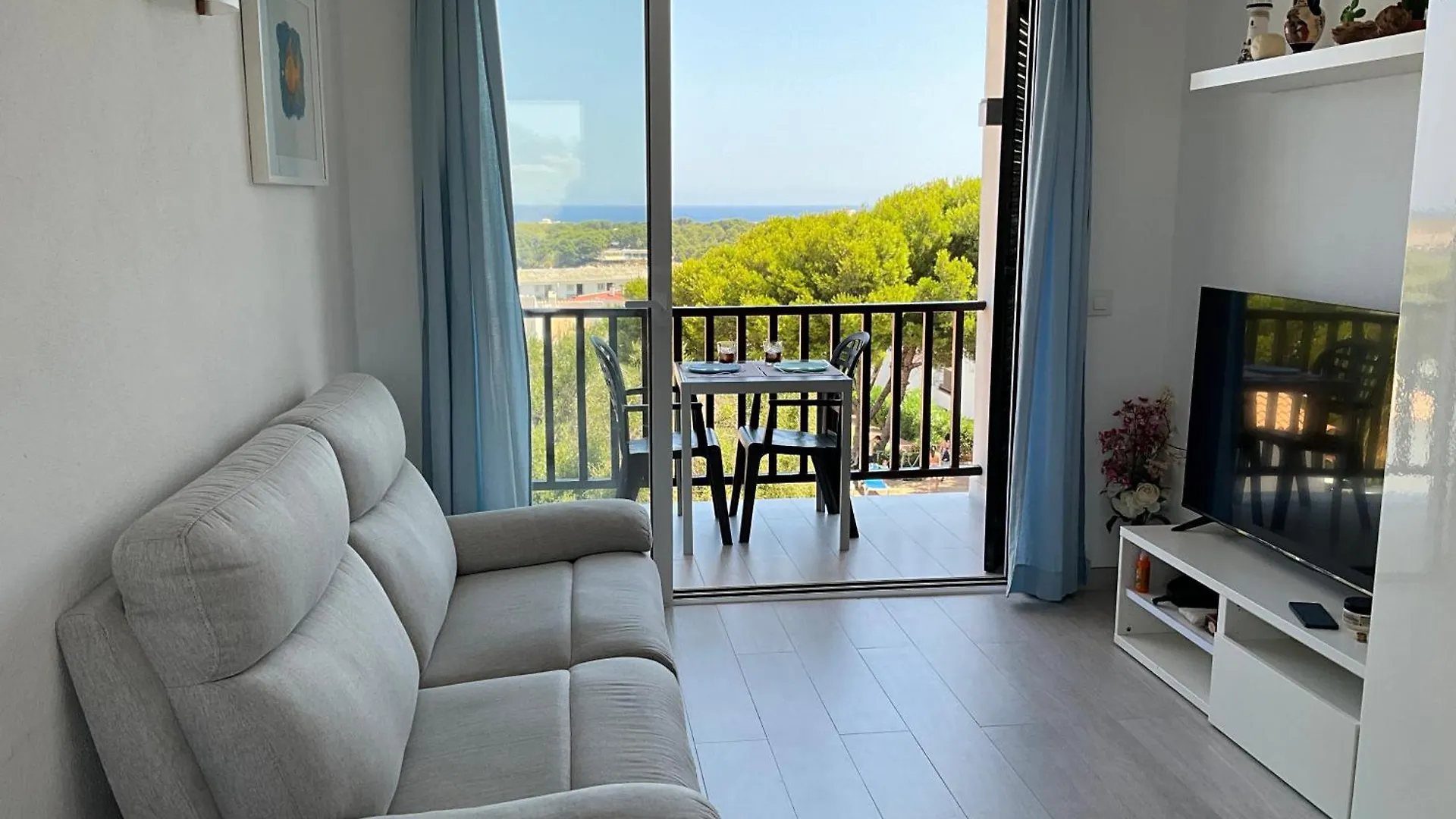 Vistas Al Mar Y La Piscina Apartment Arenal d'en Castell Spain